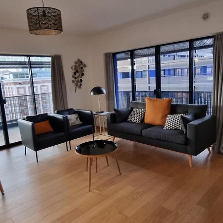 Bel Appartement Contemporain Avec Terrasse Climatisation Et Parking Payant En Option Strasbourg Luaran gambar