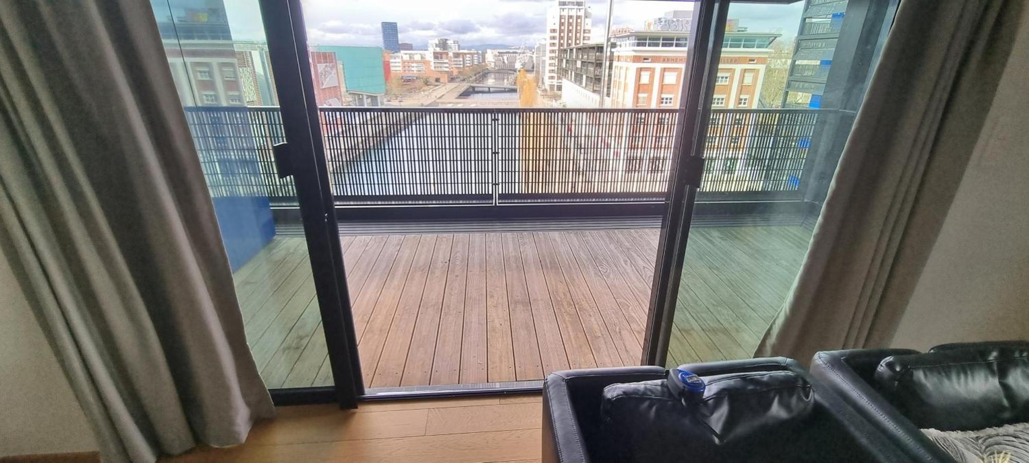 Bel Appartement Contemporain Avec Terrasse Climatisation Et Parking Payant En Option Strasbourg Luaran gambar