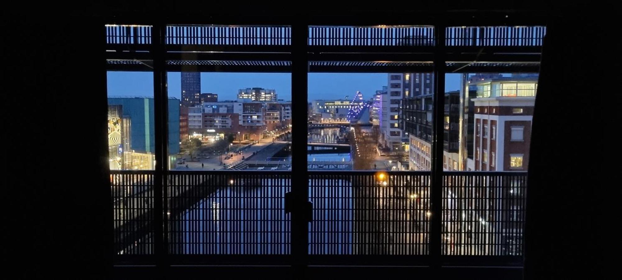 Bel Appartement Contemporain Avec Terrasse Climatisation Et Parking Payant En Option Strasbourg Luaran gambar