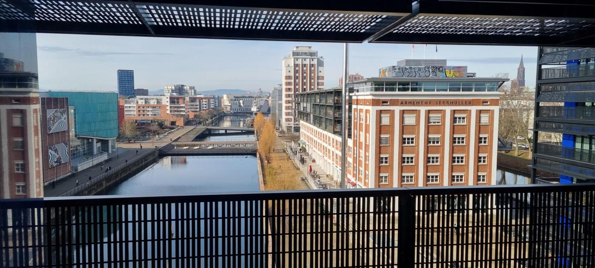 Bel Appartement Contemporain Avec Terrasse Climatisation Et Parking Payant En Option Strasbourg Luaran gambar